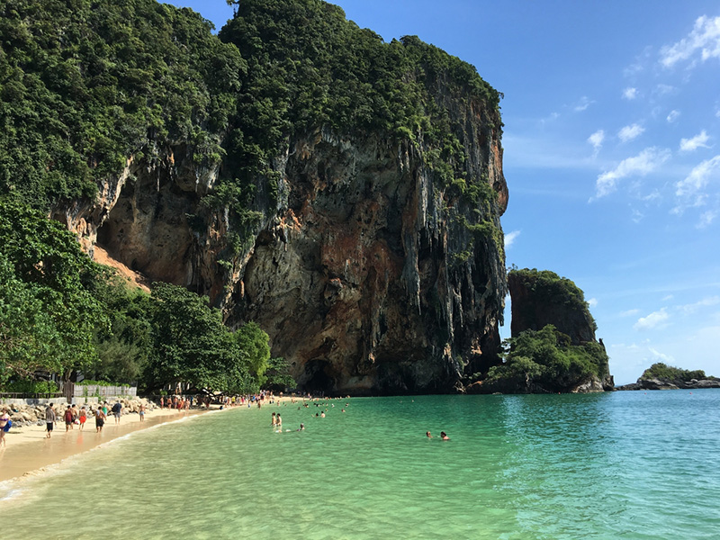 หาดถ้ำพระนาง