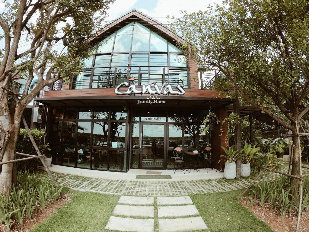 Canvas family home