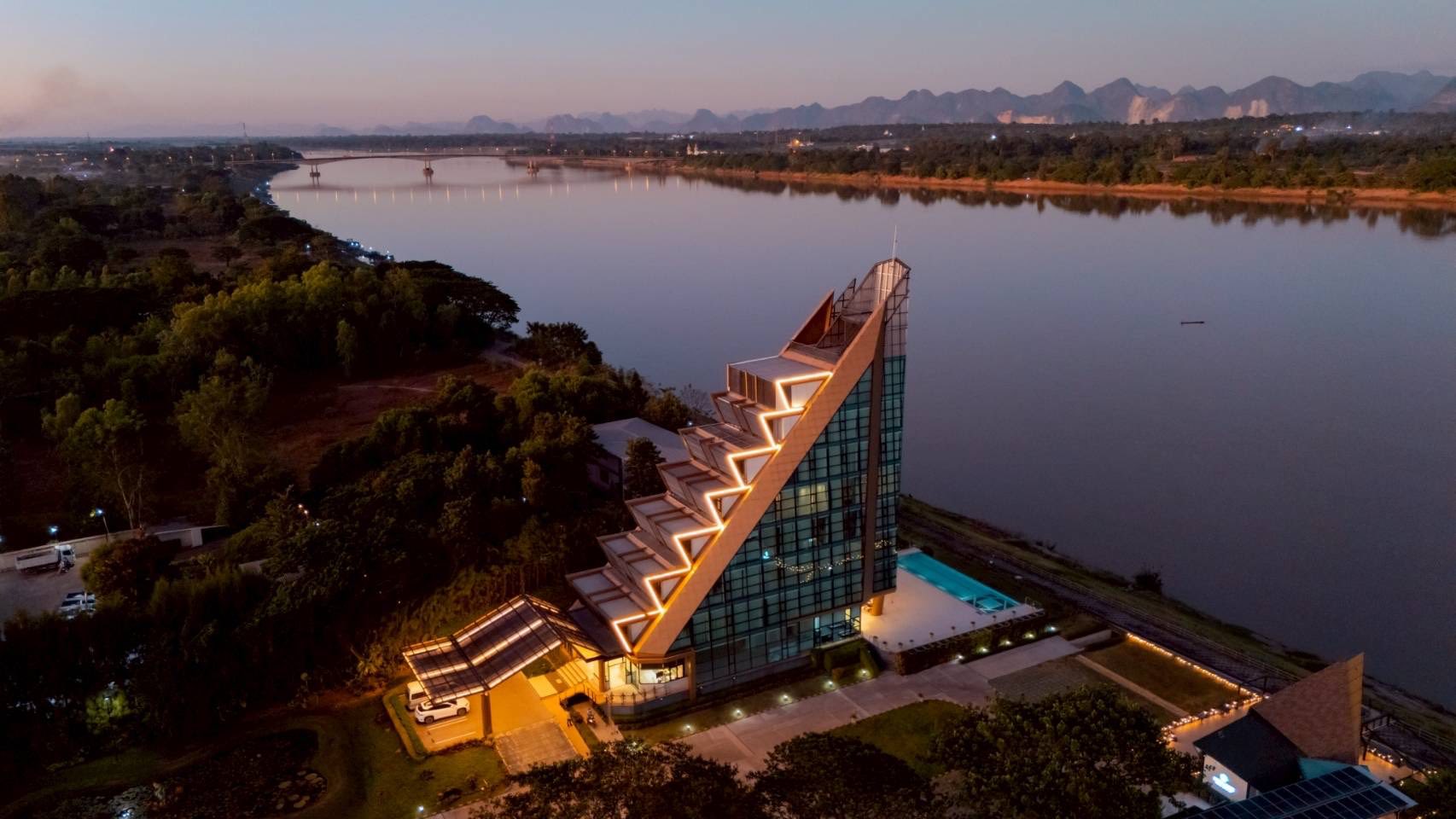 โรงแรมนาคราชเอสเคป