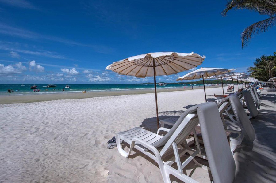 หาดทรายแก้ว